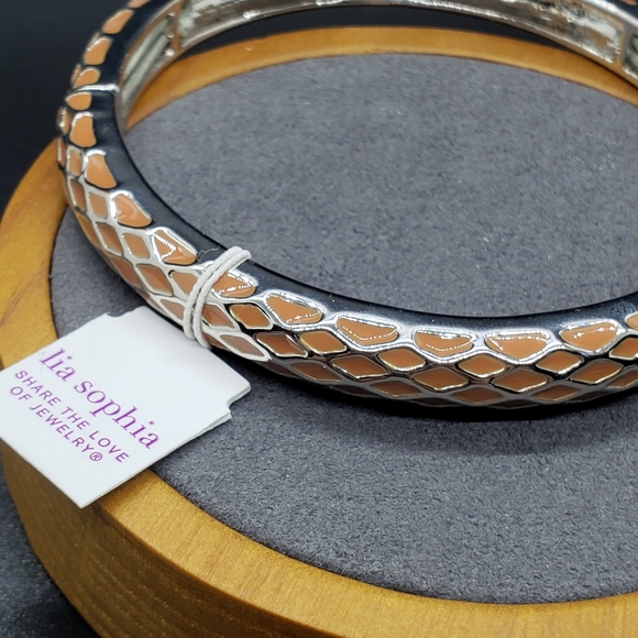 Lia Sophia Jewelry - Lia Sophia Bangle 💕